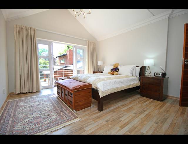 5 BEDROOM HOUSE FOR SALE IN HOUGHTON ESTATE